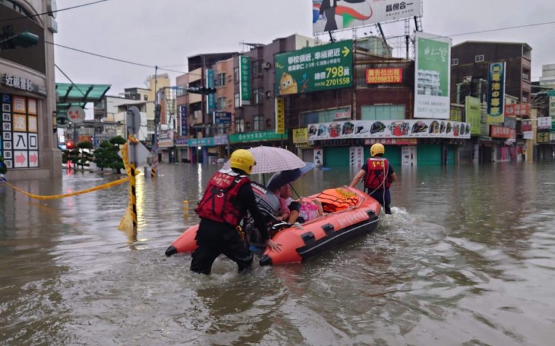 Impactul Taifunului Mekkhala: Evacuarea Masivă a 2 Milioane de Oameni în Japonia și Ravagiile din Taiwan
