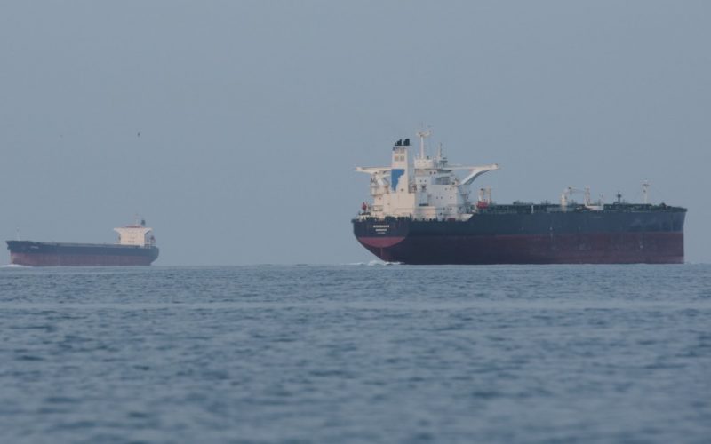 Impactul atacurilor maritime asupra prețului petrolului: o analiză a evenimentelor din Strâmtoarea Ormuz