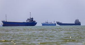 Tensiuni Maritimă în Strâmtoarea Ormuz: Analiza Controlului Iranului asupra Traficului Maritim și Implicațiile Globale