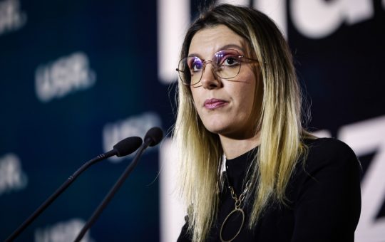 Diana Buzoianu și Viitorul Guvernului: O Analiză a Crizei Politice Actuale și Implicațiile Alegerilor Anticipate