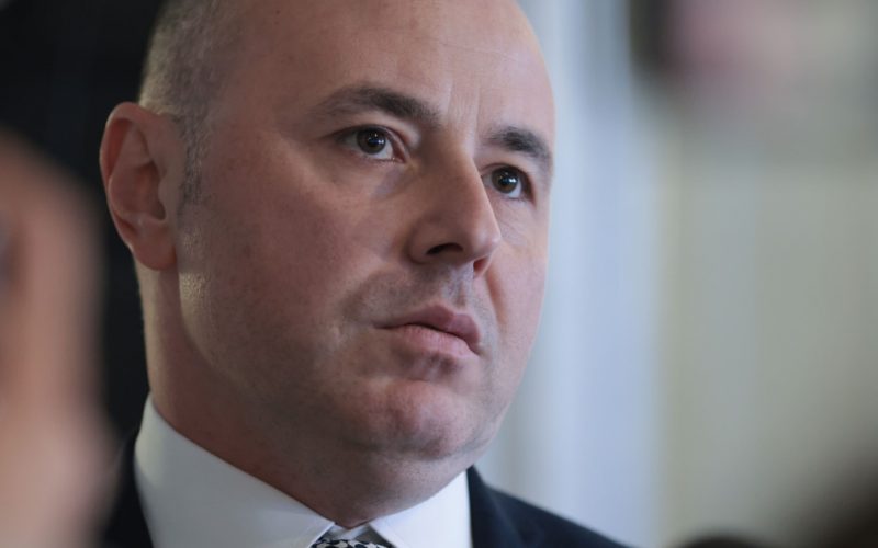 Între reabilitare politică și blocaj guvernamental: Analiza tensiunilor dintre PNL, Nicușor Dan și PSD