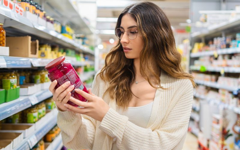 Înțelegerea datelor de expirare a alimentelor: Diferențele esențiale între "expiră la" și "a se consuma înainte de"