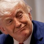 Revoluția Pașaportului American: Implicațiile Deciziei lui Trump de a-și Așeza Chipul pe Noua Ediție Limitată