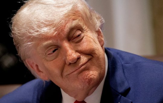 Revoluția Pașaportului American: Implicațiile Deciziei lui Trump de a-și Așeza Chipul pe Noua Ediție Limitată