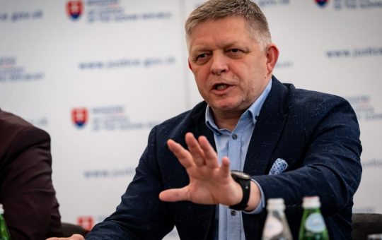 Slovacia sub semnul întrebării: Robert Fico și opoziția față de angajamentele NATO pentru Ucraina