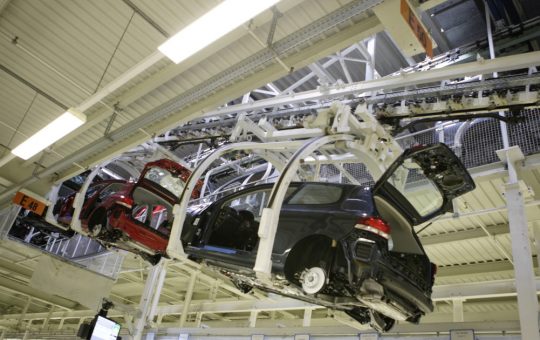 Volkswagen în Criză: Implicațiile Restructurărilor Masive și Impactul Asupra Angajaților și Economiei Globale