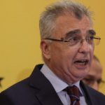 Tensiuni politice în România: Analiza absenței votului AUR pentru Guvernul Veștea