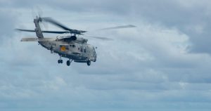 Elicopter prăbușit în apropiere de Strâmtoarea Ormuz: O tragedie care scoate la lumină tensiunile geopolitice din regiune