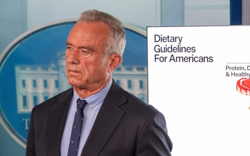 Dieta cu Varză Murată și Friptură: O Privire Asupra Trendului Alimentar Promovat de Robert Kennedy Jr. în Administrația Trump
