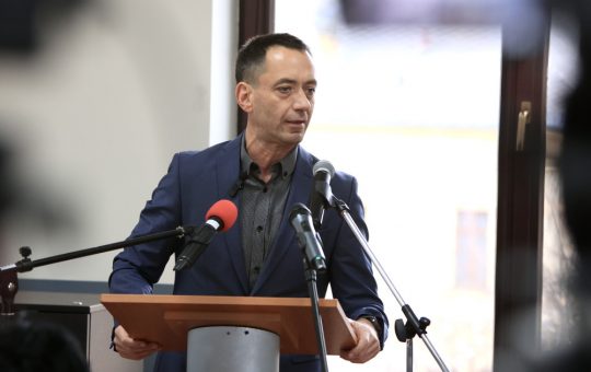 Criza guvernamentală din România: Analiza negocierilor și perspectivele politice în contextul declarațiilor lui Csoma Botond