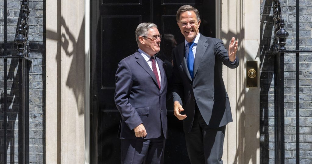 Angajamentul Marii Britanii față de NATO: O analiză a întâlnirii Starmer-Rutte în contextul bugetului de apărare