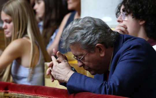 Jean-Luc Mélenchon: O Viziune Radicală pentru Franța – Ieșirea din NATO și Oportunitățile cu China