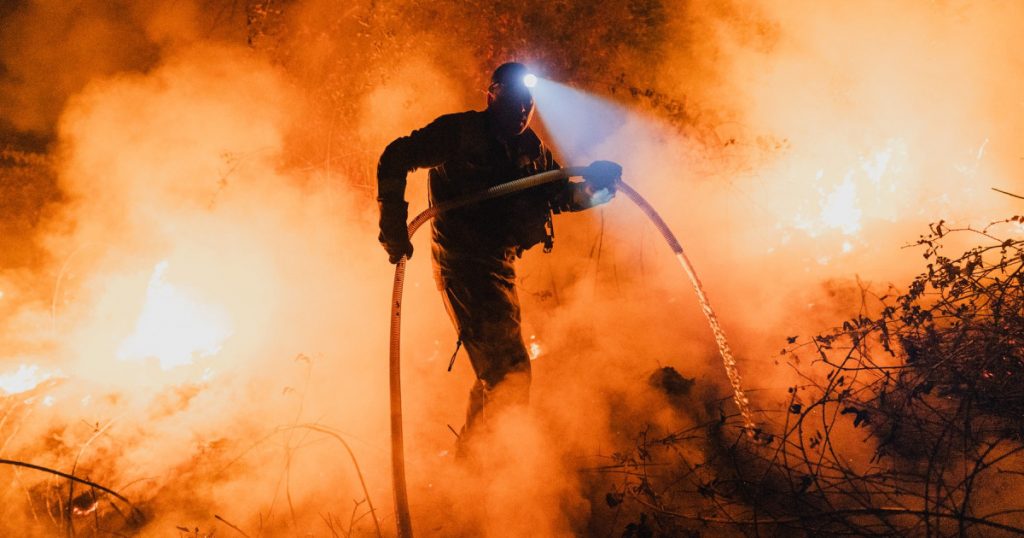 Inovația Greciei în Combaterea Incendiilor de Vegetație: Inteligența Artificială și Sateliții în Acțiune