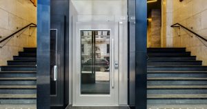 Legea „Lift pentru viață”: O nouă oportunitate pentru accesibilizarea locuințelor din România