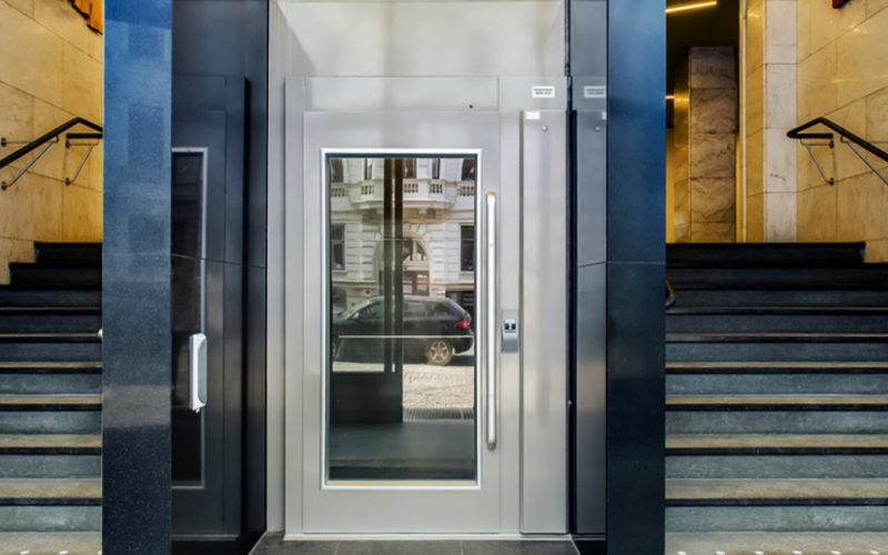 Legea „Lift pentru viață”: O nouă oportunitate pentru accesibilizarea locuințelor din România