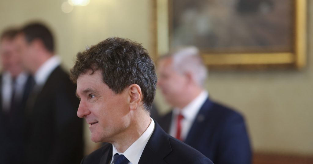 Nicușor Dan și Provocările Racolării Parlamentarilor din Partidele Extremiste: O Analiză Detaliată