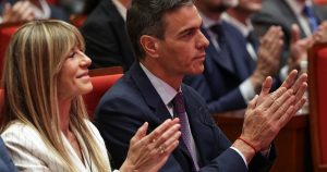 Controversă și Justiție: Soția Premierului Spaniei Înfruntă Provocări Legale în Timpul unei Vizite Oficiale în Turcia