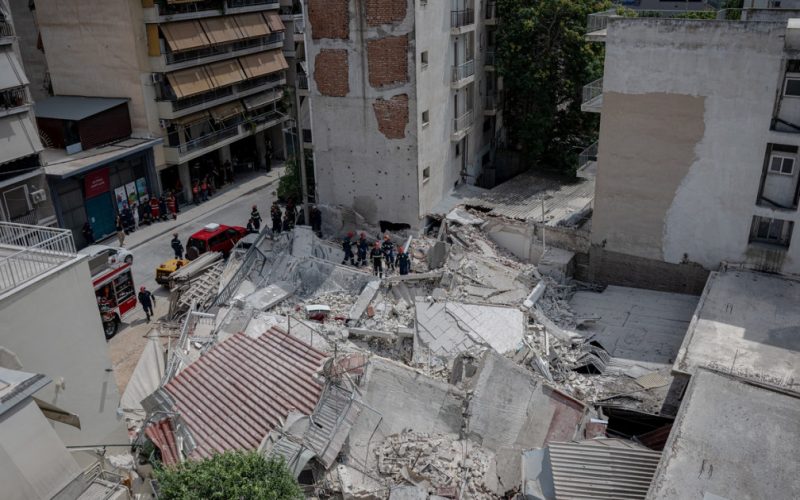 Prăbușirea unui bloc de locuințe în Atena: Cauze, consecințe și perspective asupra siguranței construcțiilor