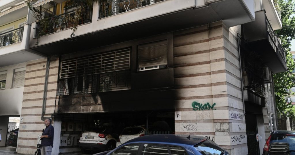 Atacuri cu Sticle Incendiare în Grecia: O Analiză Detaliată a Violentei Politice și Implicațiilor Sale