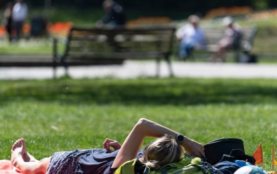 Încălzirea vremii și instabilitatea atmosferică: Ce ne așteaptă în weekend