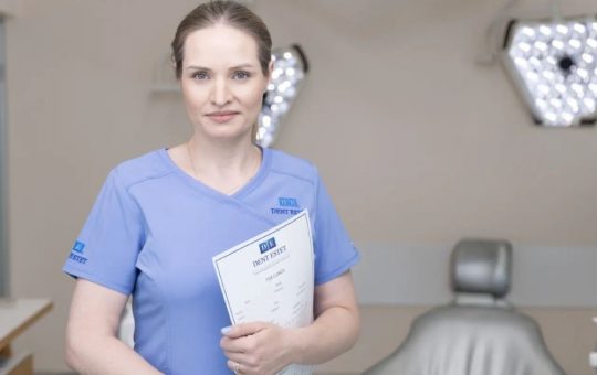 Dinți perfecți pe internet, dureri crunte în realitate: Impactul esteticii dentare moderne asupra sănătății orale