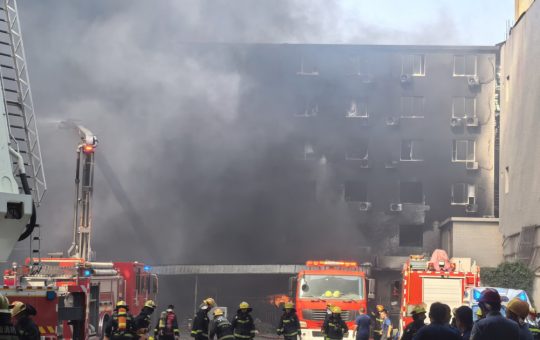 Incendiul din Capitala Pantofilor: O Tragedie care Aruncă Lumină asupra Siguranței în Industria Chineză