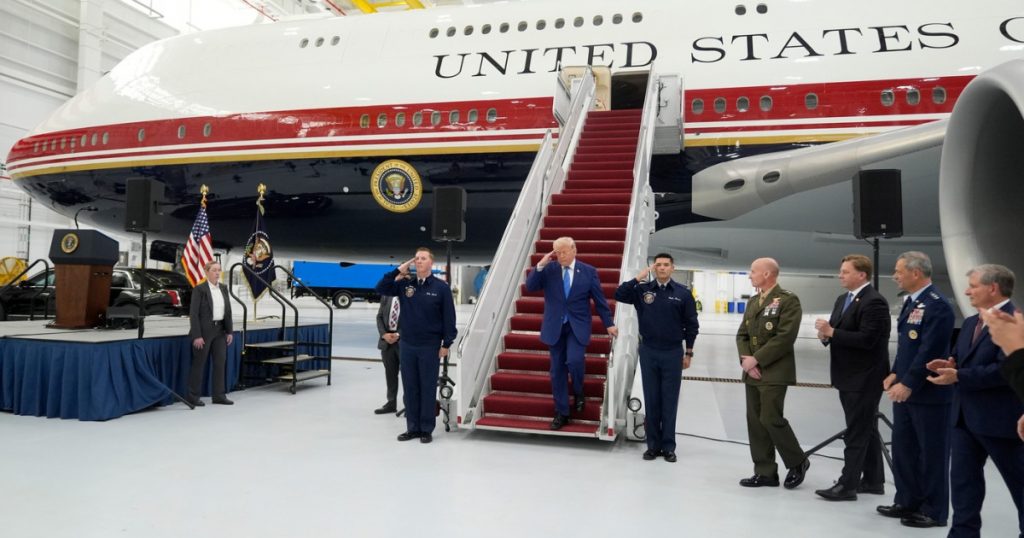 Aeroportul din Palm Beach devine "Donald Trump": O analiză a implicațiilor și reacțiilor internaționale