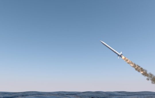 Tensiuni Geopolitice în Creștere: Testul Rachetei Balistice Chineze în Oceanul Pacific și Reacția Statelor Unite