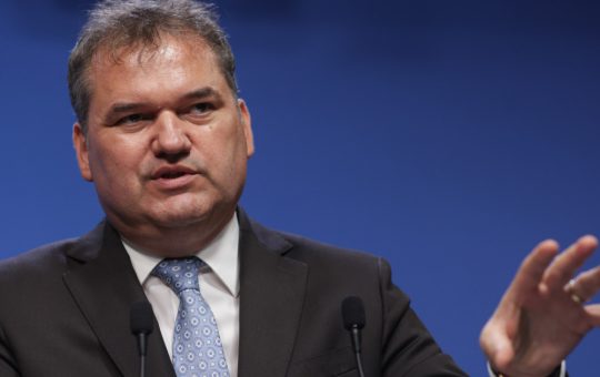Negocieri Politice în România: Cseke Attila Propune un Model Inspirat din Alegerea Papei pentru Formarea Guvernului