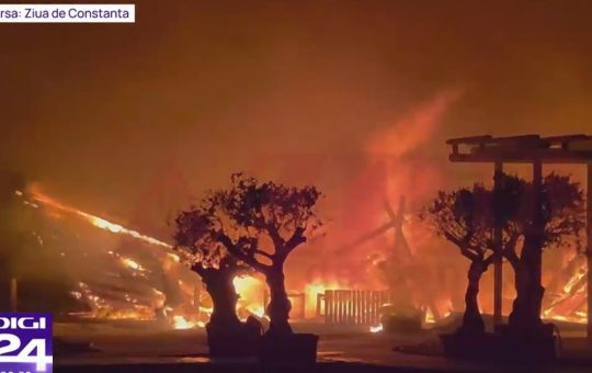 Incendiu devastator în Mamaia: Analiza impactului și implicațiilor asupra stațiunii și comunității locale