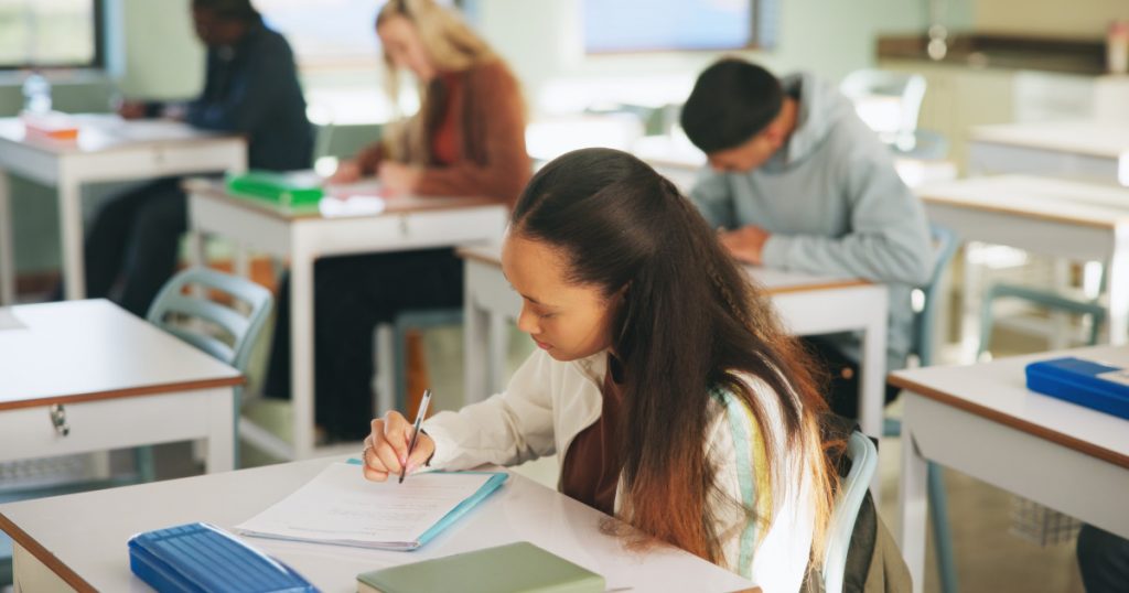 Bacalaureatul 2026: O privire detaliată asupra sesiunii de toamnă și implicațiile acesteia pentru absolvenți