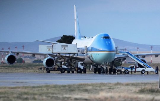 Decizia lui Trump: Întoarcerea la vechiul Air Force One și implicațiile sale