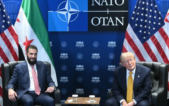 Decizia lui Donald Trump de a elimina Siria de pe lista țărilor susținătoare ale terorismului: O analiză complexă a implicațiilor politice și economice