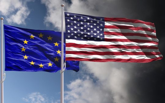 Impactul Deciziei lui Trump asupra Relațiilor Comerciale dintre SUA și Uniunea Europeană: O Analiză Detaliată