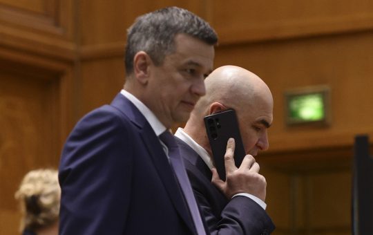 Criza politică din România: Analiza responsabilității partidelor și liderilor