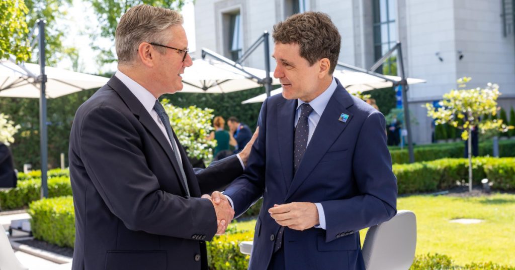 Cooperarea NATO: Nicușor Dan și Keir Starmer la Summitul de la Ankara – O întâlnire crucială pentru securitatea regională