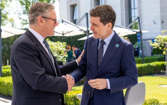 Cooperarea NATO: Nicușor Dan și Keir Starmer la Summitul de la Ankara – O întâlnire crucială pentru securitatea regională