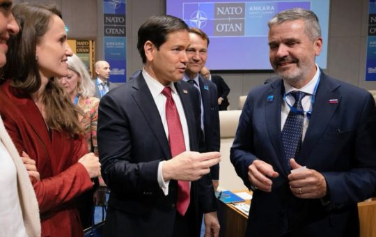 România, la Confluența Războiului: Oana Țoiu și Prioritățile Strategice la Summitul NATO