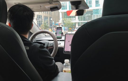 Munca Nedeclarată în Era Digitală: 2.000 de Lucrători Descoperiți Fără Forme Legale în Ridesharing și Curierat