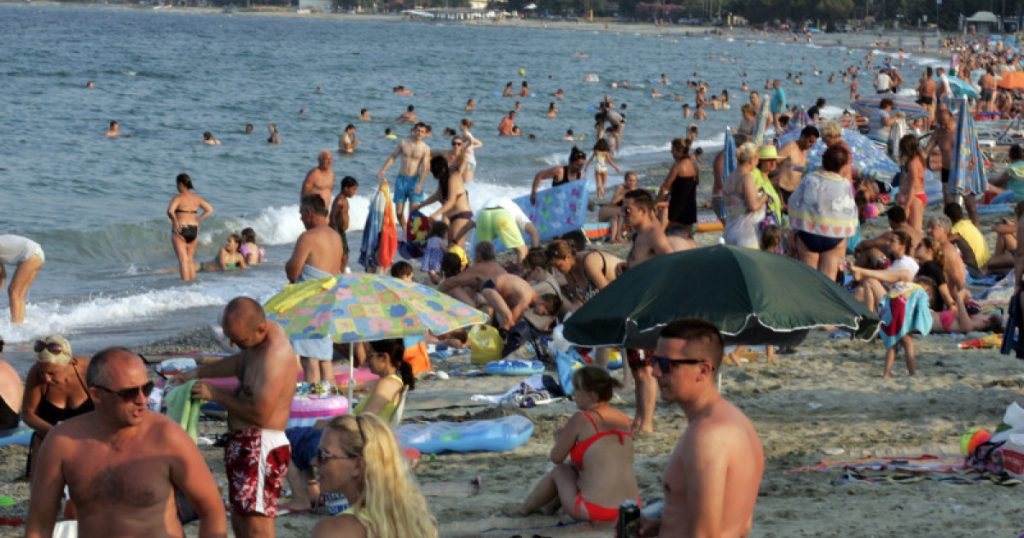 Sezonul vacanțelor: Cum ne protejăm de escrocheriile din turism