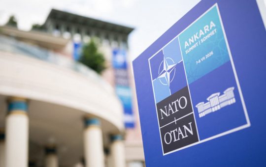 Firmele Românești la Summitul NATO: O Nouă Paradigmă în Industria de Apărare și Implicațiile Geopolitice