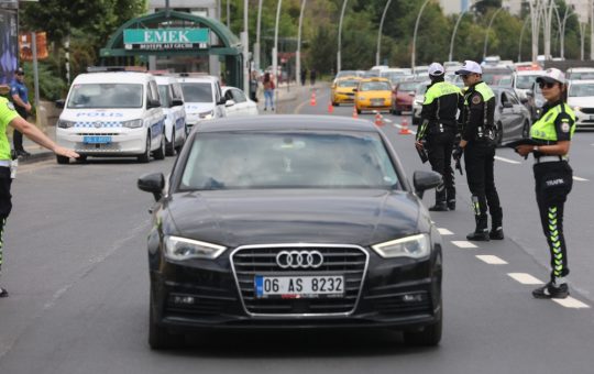 Reprimarea libertății presei în Turcia: Arestarea jurnaliștilor înainte de summitul NATO la Ankara