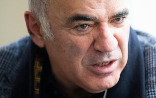 Garry Kasparov: Escaladarea conflictului din Ucraina și regimul lui Putin – O analiză profundă