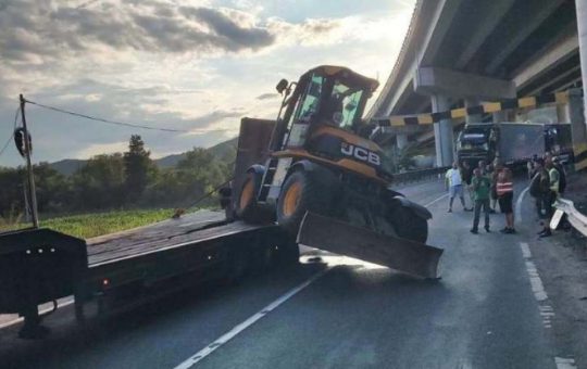 Accident rutier pe DN76: Impactul unui incident minor asupra circulației și infrastructurii rutiere din Hunedoara