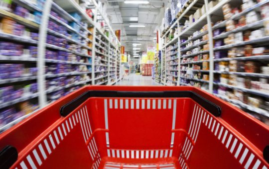 Declinul Vânzărilor în Comerțul cu Amănuntul: Analiză și Implicații pentru Economia Românească