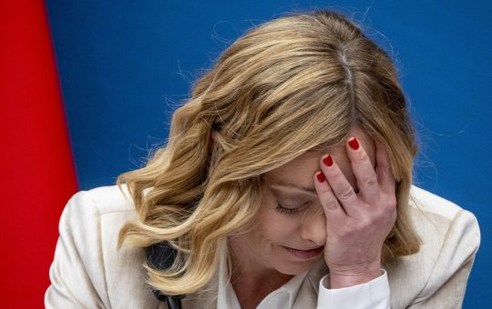 Conflictul Mediatic dintre Donald Trump și Giorgia Meloni: O Analiză a Ironiei și Implicațiilor Politice