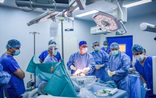 Revoluția Chirurgicală în Tratarea Gonartrozei: Artroplastia Robotică a Genunchiului