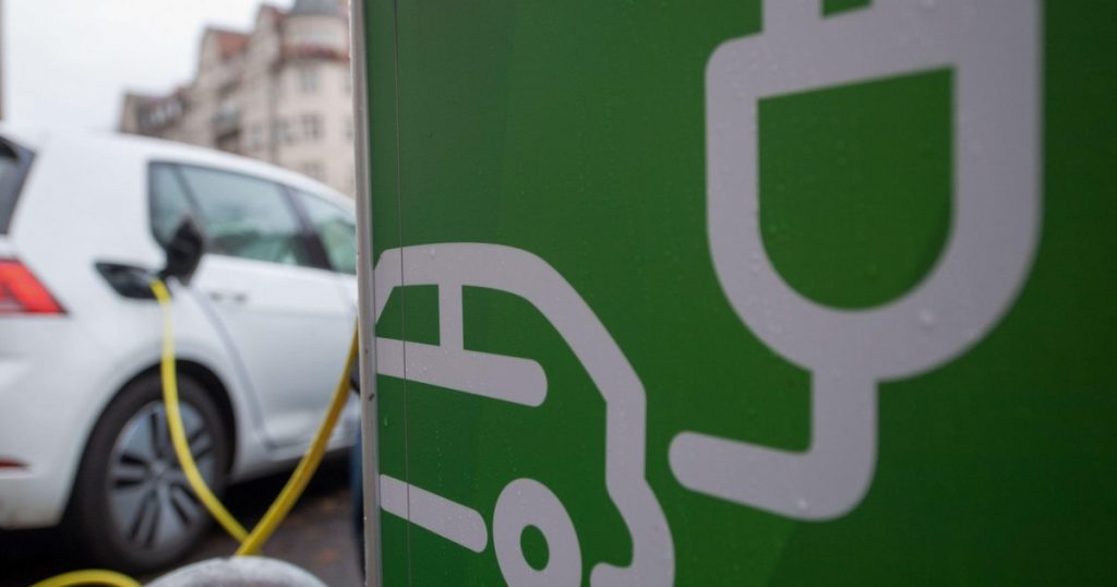 Creșterea Pieței de Mașini Electrice în România: O Analiză Detaliată a Trendurilor și Implicațiilor