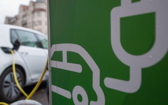 Creșterea Pieței de Mașini Electrice în România: O Analiză Detaliată a Trendurilor și Implicațiilor