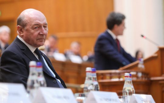Critica lui Traian Băsescu asupra lui Nicușor Dan: O analiză a crizei politice românești